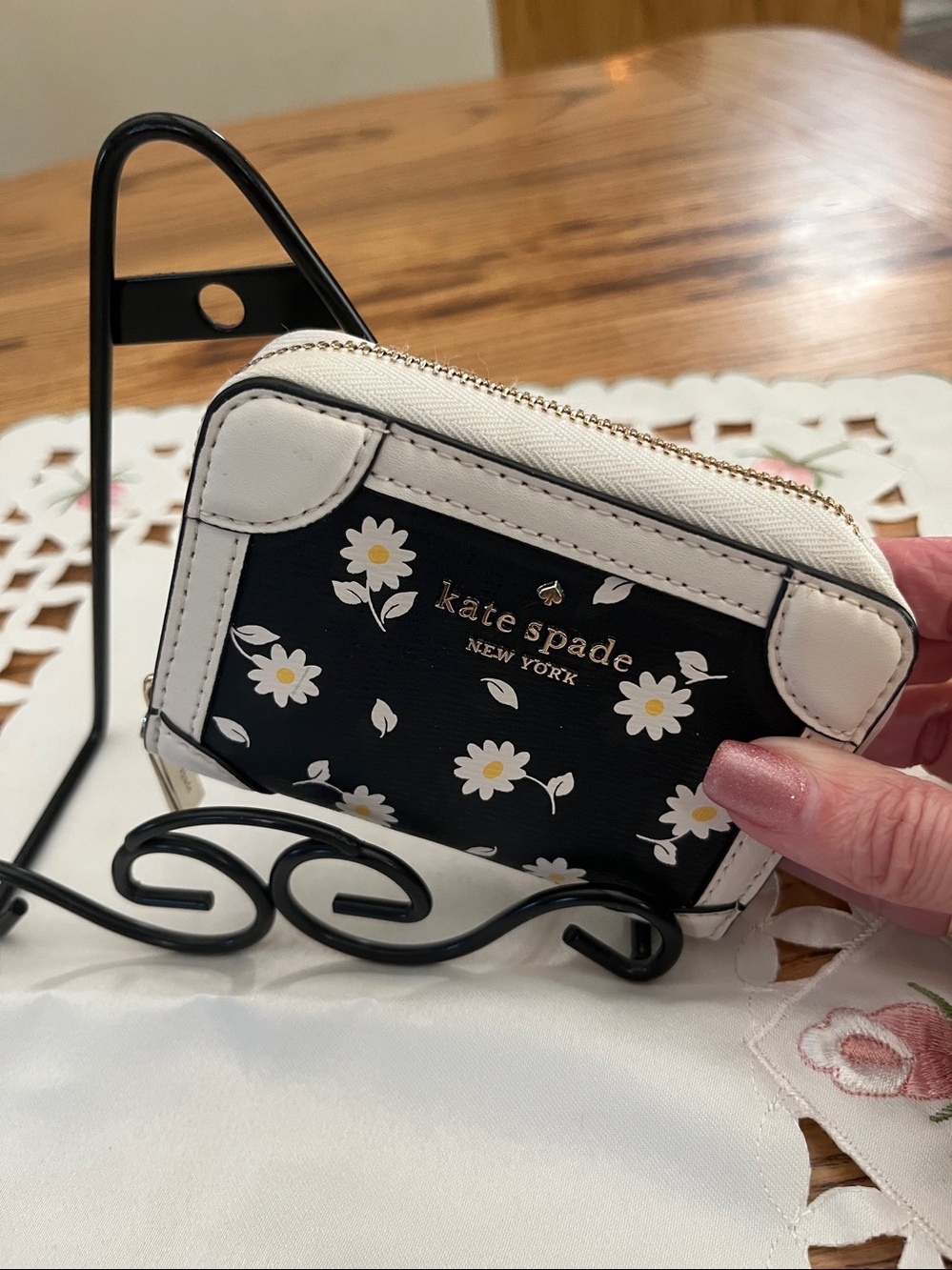 kate spade Black Floral Daisy Zip Coin Pouch with Cream Trim - Picture 5 of 6